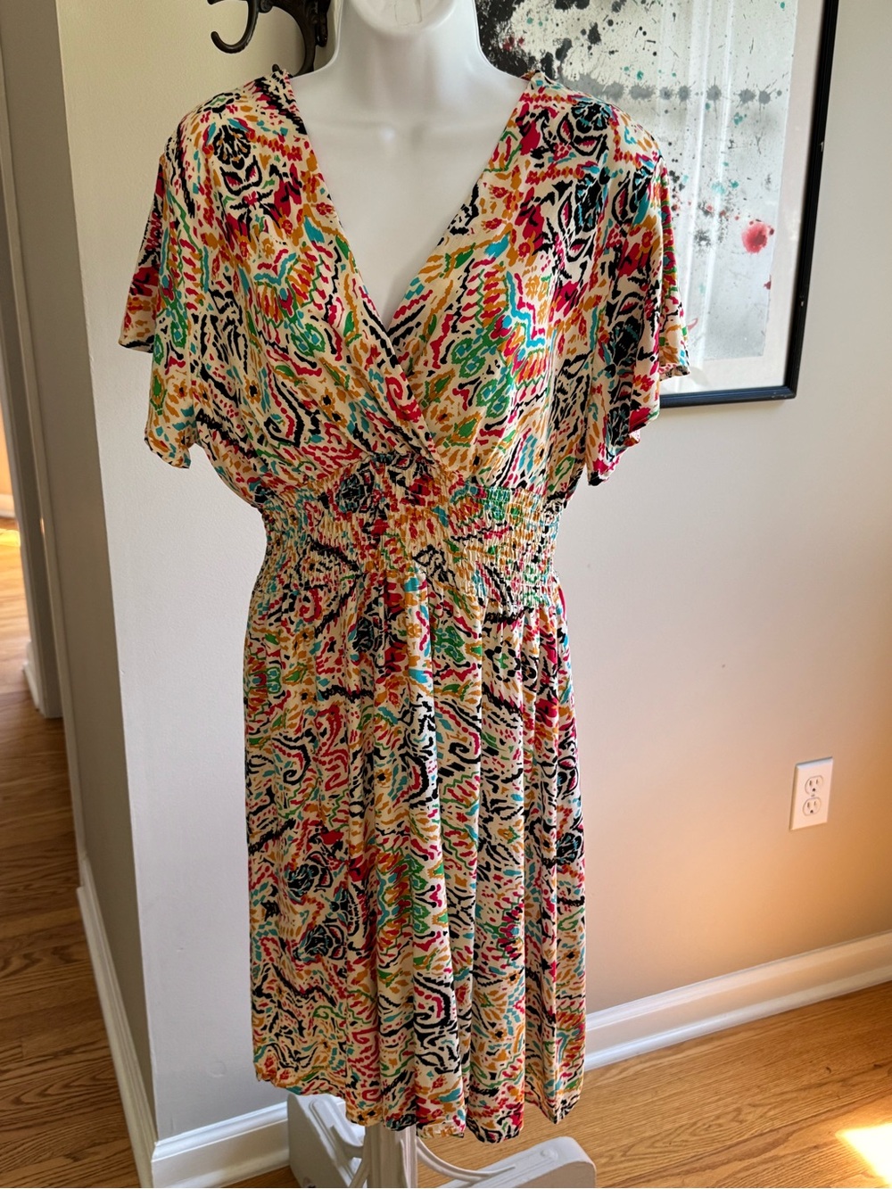 V-NECK MULTICOLOR PRINT SMOCKED WAIST